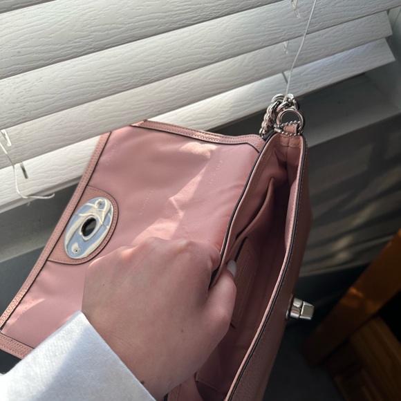 Coach purse: more of a light pink shade - Picture 5 of 5